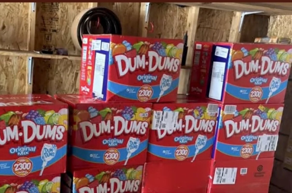 Dečak iz Kentucky-a naručio 70.000 lizalica – majka zatekla pošiljku vrednu preko $4,000 ispred kuće