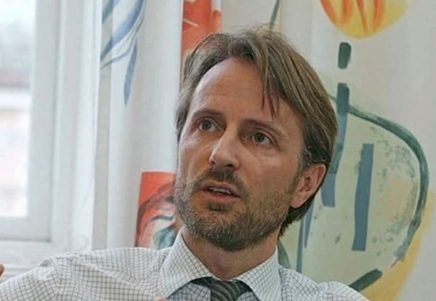 Novi ambasador EU u Srbiji: Osuđujemo nasilje, pozivamo na hitnu deeskalaciju i istragu prekomerne upotrebe sile