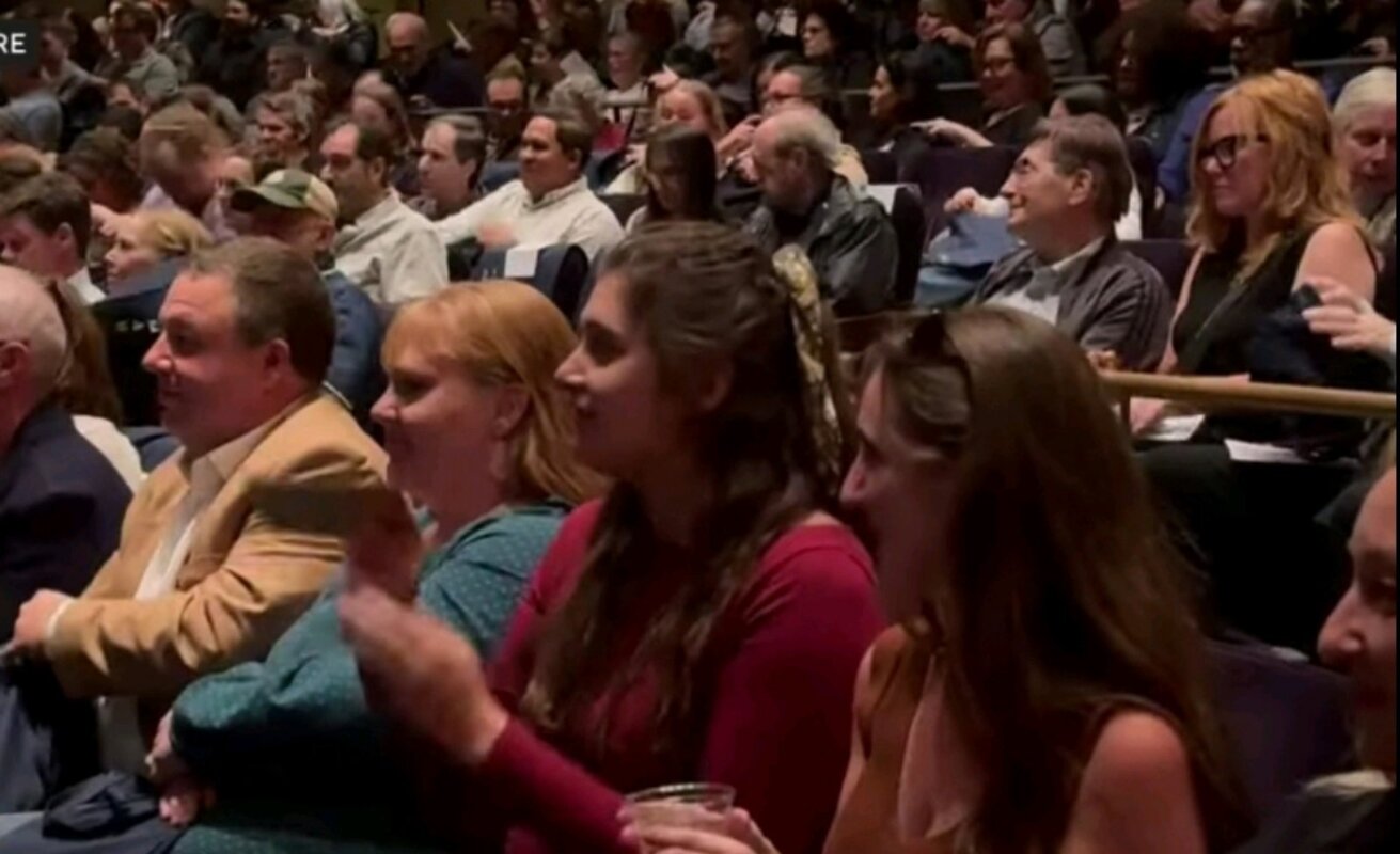 Goodman Theatre proslavio 100 godina premijerom predstave „Ashland Avenue“ i poklonima za publiku