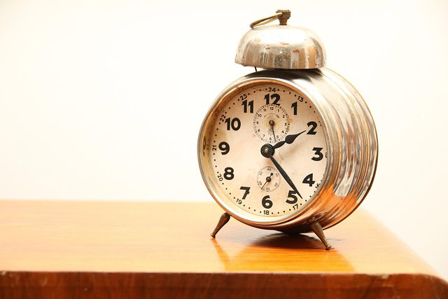 Evo kada vraćamo satove – kraj letnjeg računanja vremena u 2025. donosi promene