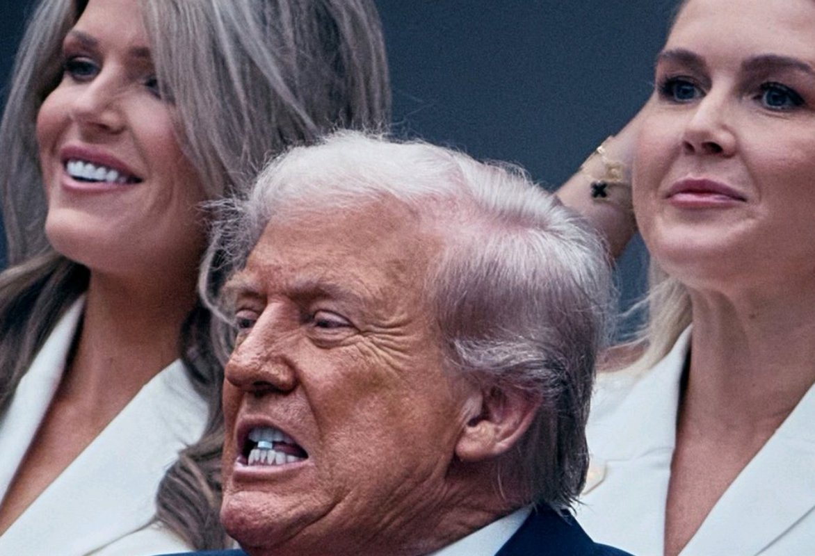 Bela kuća otkrila šta je misteriozna plava pilula u Trump-ovim ustima, koja je uzburkala internet