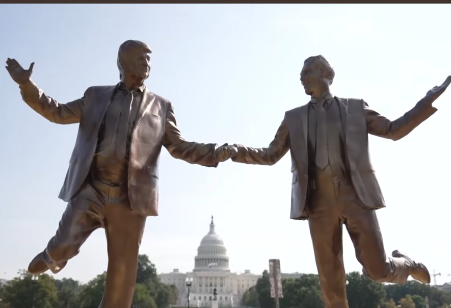 Policija u Vašingtonu uklonila statue Trump-a i Epstein-a kako se drže za ruke