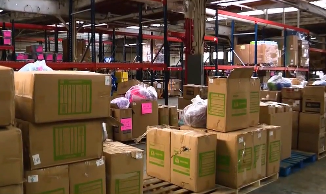 Strah od imigracionih racija paralisao Little Village: Crkva deli hranu i pomoć porodicama koje se boje da izađu iz kuće