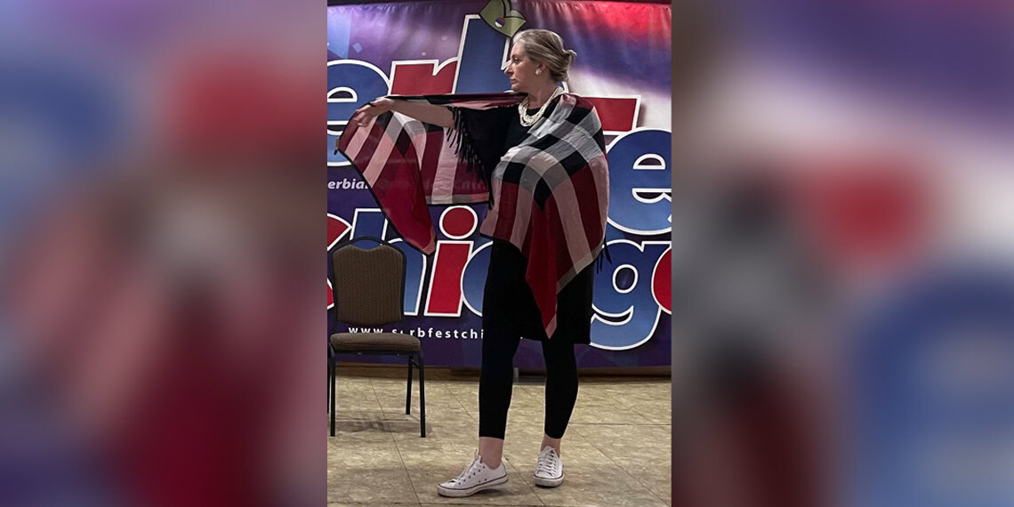 Glumica Zorana Vukčević najavljuje premijeru predstave „Ko je ovde lud“ u Skokie Theater-u