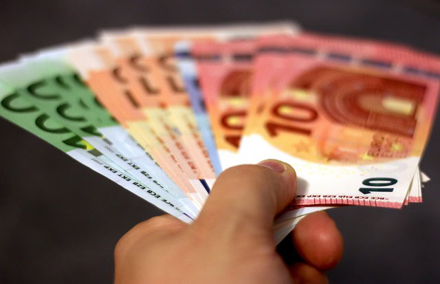 Vlada Slovenije uvodi obavezni božićni bonus od 639 evra za sve zaposlene