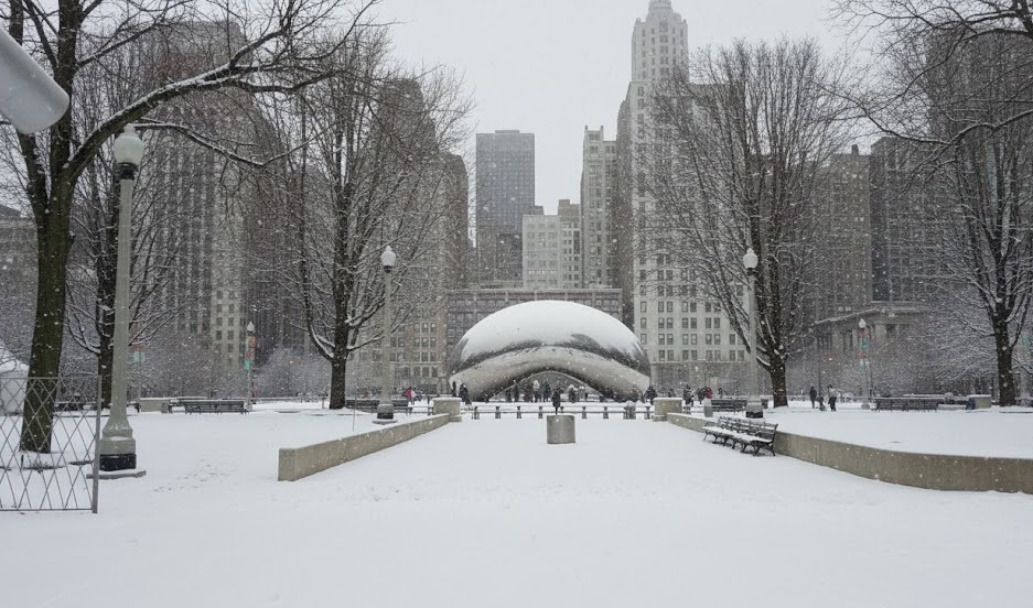 Velika snežna oluja stiže u Čikago: Više od 10 inča snega i opasni uslovi u saobraćaju