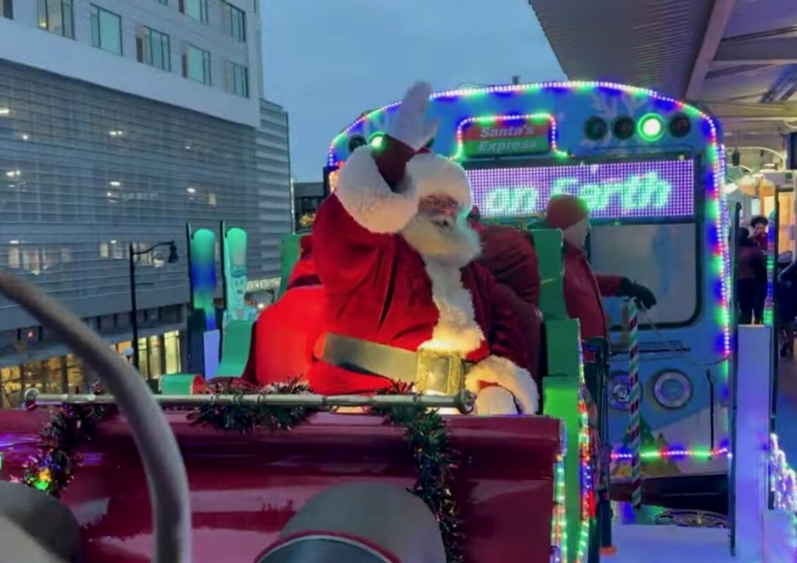 Allstate CTA Holiday Train i Holiday Bus 2025: Najčarobnija praznična tradicija u Čikagu