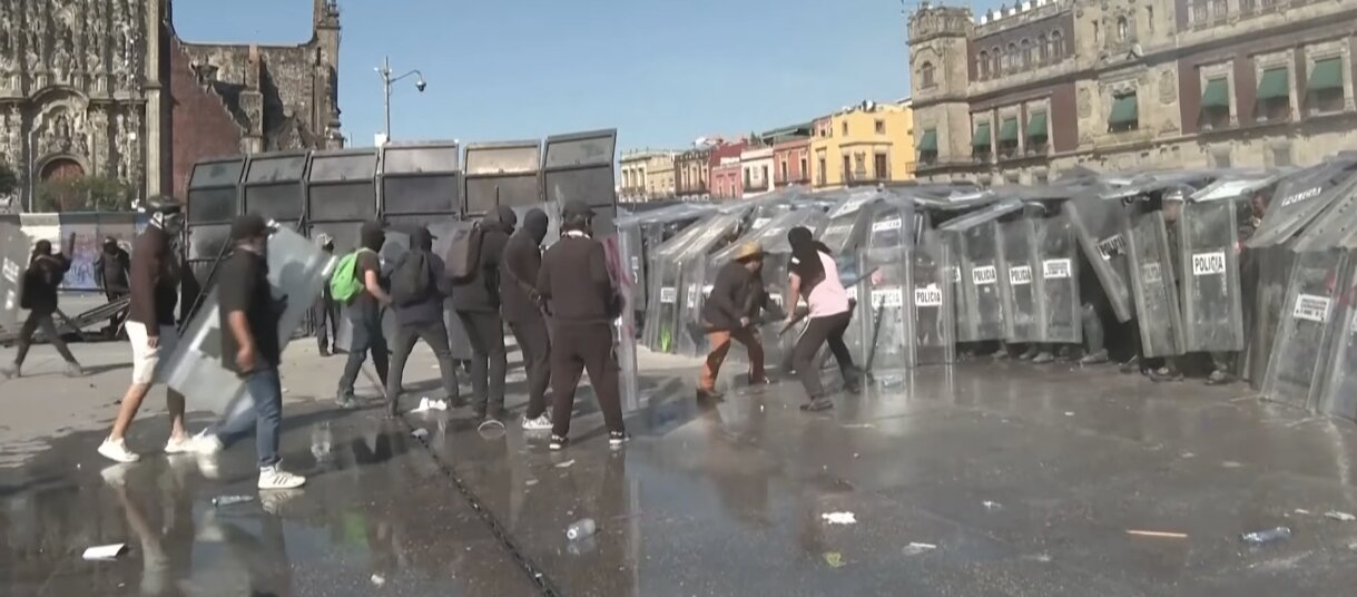 Protesti generacije Zed na ulicama Meksika, povređeno najmanje 120 ljudi