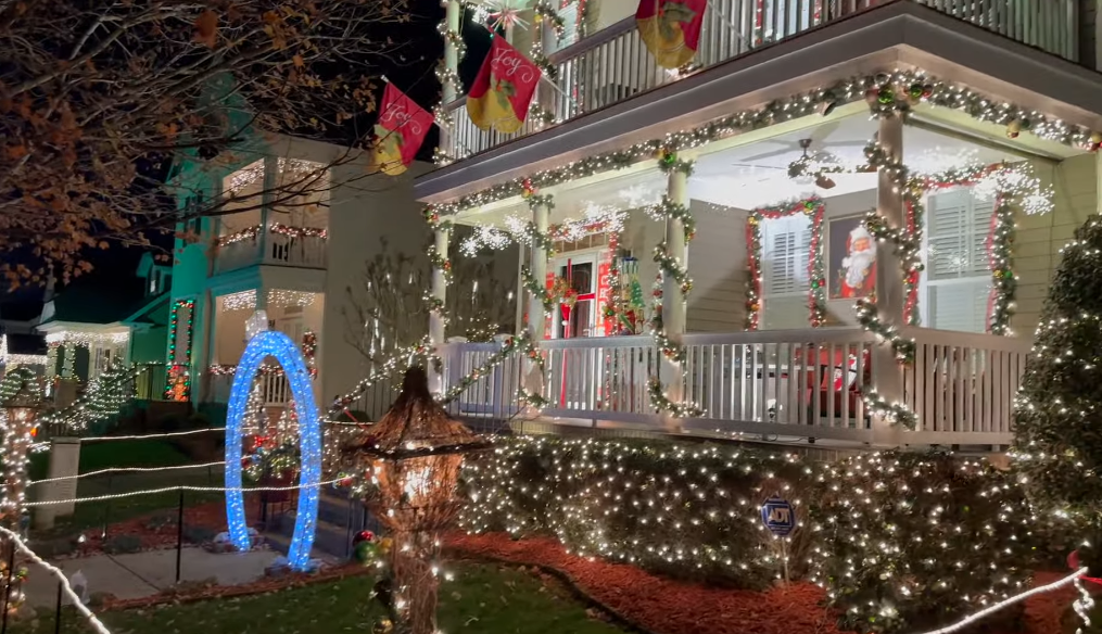Božićno čudo u Severnoj Karolini: McAdenville se pretvara u “Christmas Town U.S.A.” i oduzima dah posetiocima