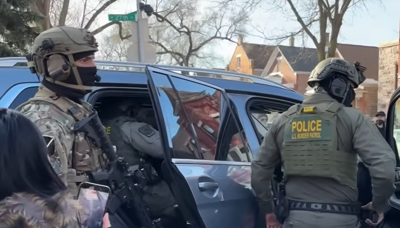 Federalni agenti na ulicama Čikaga: Hapšenja, protesti i otvoren sukob sa lokalnim vlastima