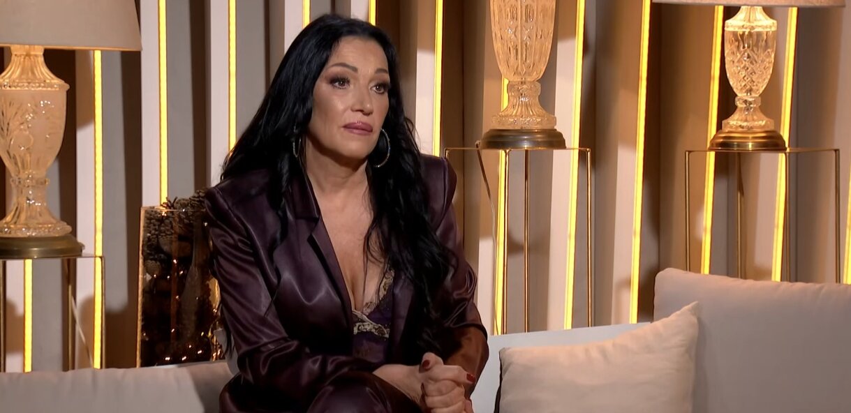 Luksuzni nameštaj, zlatni detalji i bazen: Goca Božinovska sa porodicom uživa u vili od 700.000 evra