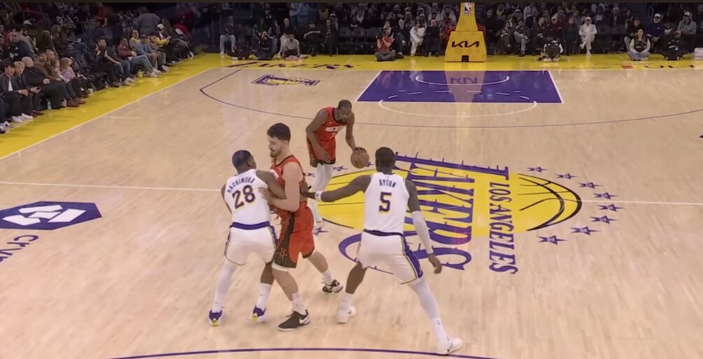 Dončić i Džejms promašivali, Roketsi došli u Los Anđeles bez božićnog poklona