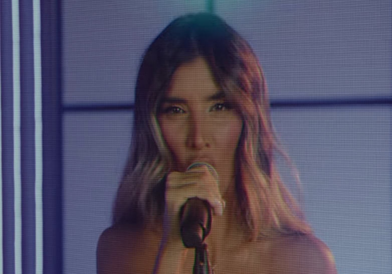 "Lepo mi stoji": Jovana Pajić novom pesmom otvorila dušu (VIDEO)