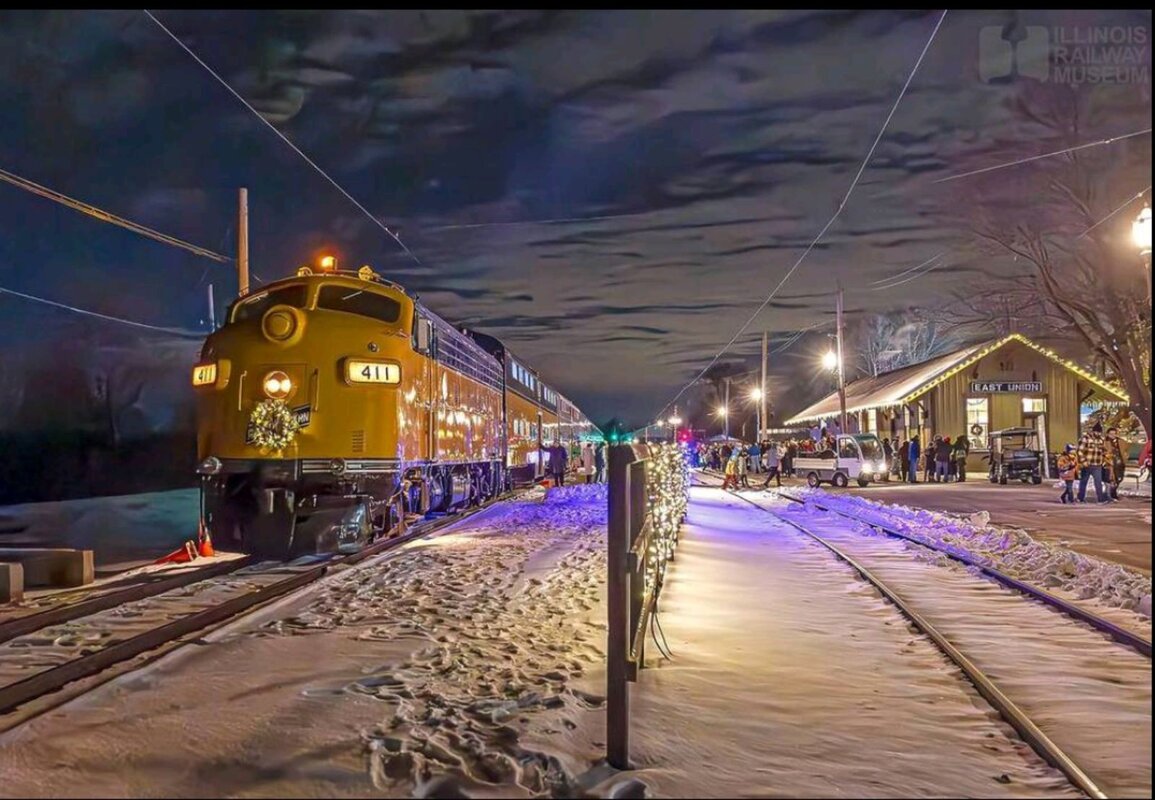 Sat vremena od Čikaga: Vožnja starinskim vozom uz Deda Mraza, toplu čokoladu i poklone oduševljava porodice