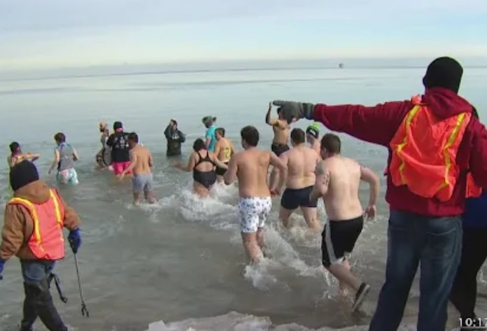Spremni za ledeni izazov? Otvorene prijave za Chicago Polar Plunge 2026 na North Avenue Beach