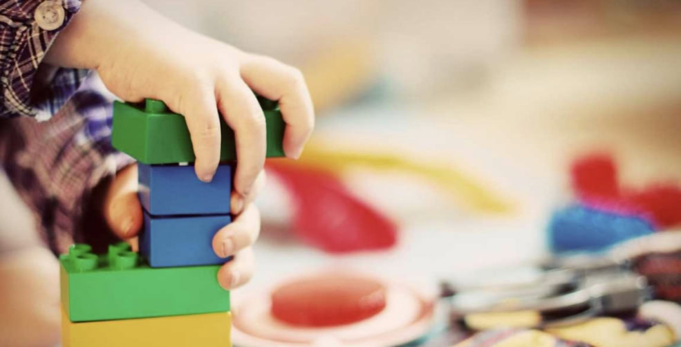 Sve manje usvojene dece u Srbiji: Šta koči postupak i da li je struka popustila pod pritiskom javnosti