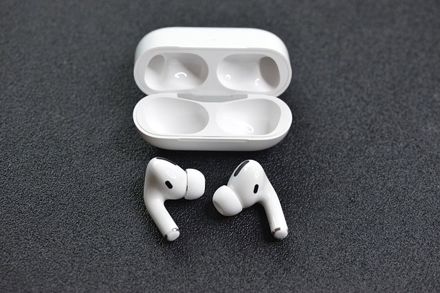 AirPods na udaru: OpenAI lansira nosivi AI računar za uvo