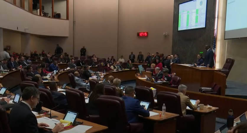 Kreditni rejting Čikaga snižen posle sukoba Brandon Johnson-a i Gradskog veća