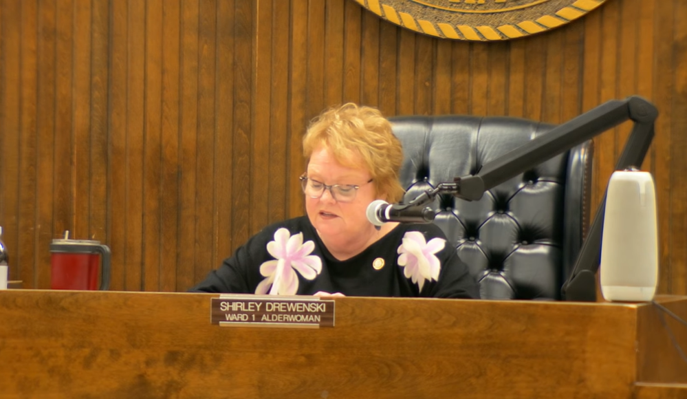 Shirley Drewenski jednoglasno izabrana za vršioca dužnosti gradonačelnika Harvey-ja posle iznenadne smrti Christophera Clark-a