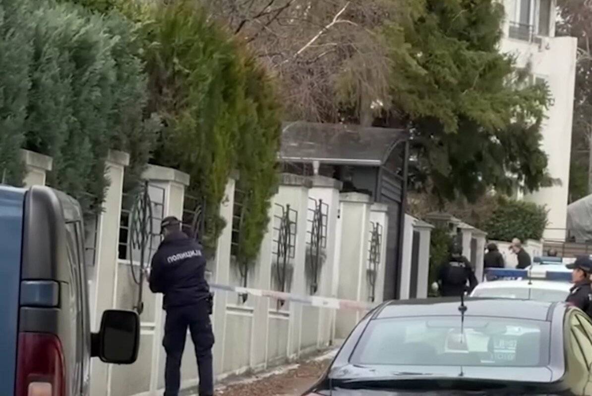 Uhapšen osumnjičeni da je bacio bombu na kuću Zdravka Čolića, traga se za još jednom osobom