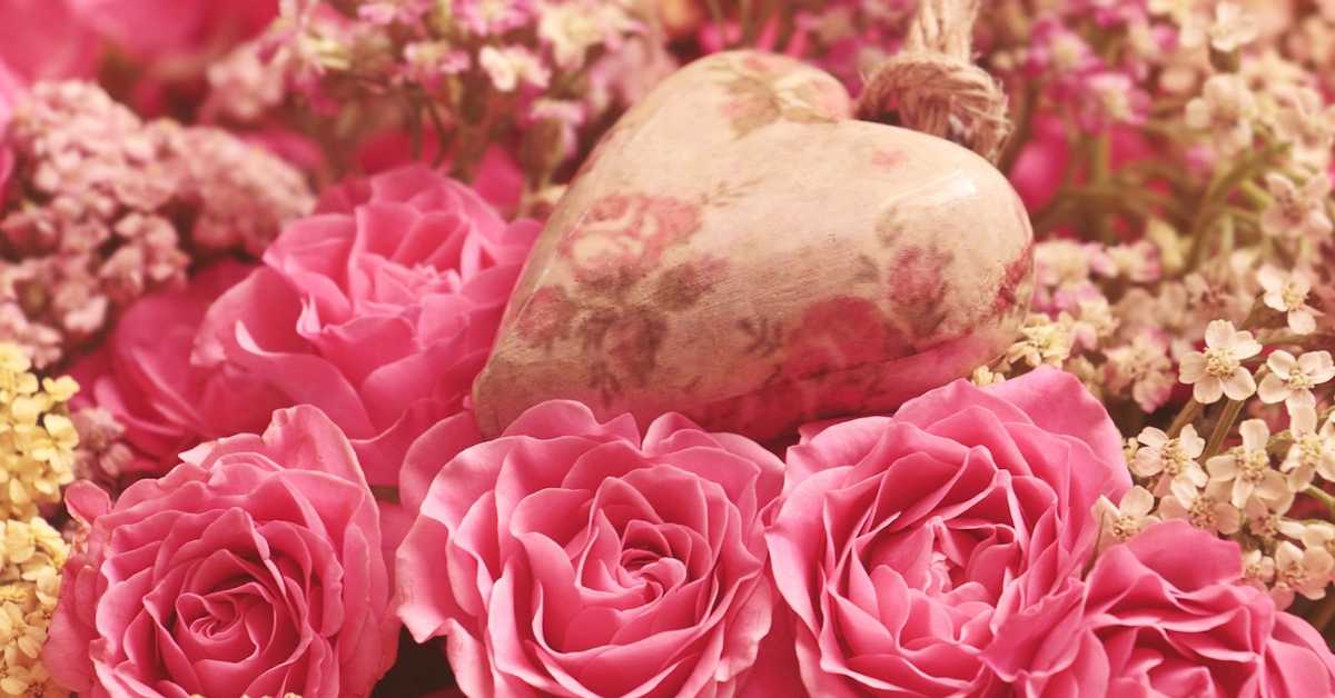 Februarske ruže, milijarde dolara i romantične komedije: Šta sve znamo o Danu zaljubljenih