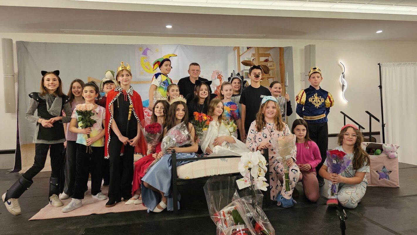 Srce Srbije kuca na Redwood Drive-u: Nenad Jelača i 19 mališana pokazali Čikagu kako se voli i brani maternji jezik