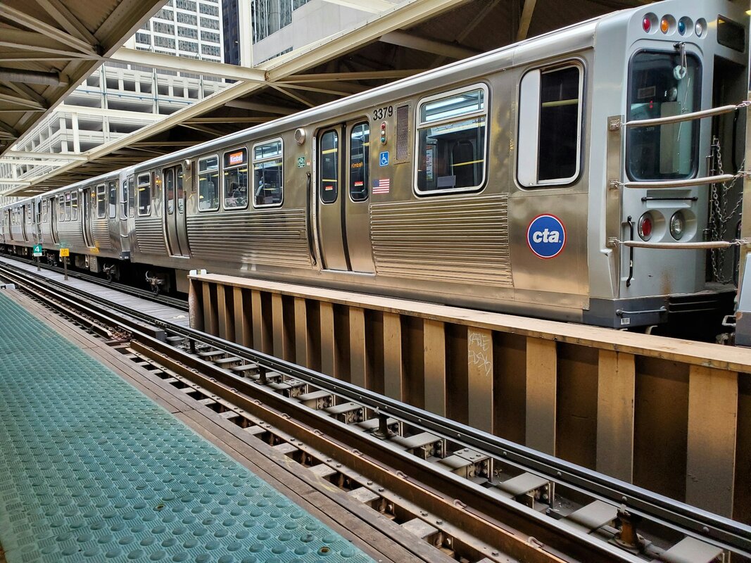 Čikago pojačava bezbednost: Šerifi na vozovima i nove rampe protiv "švercovanja" na CTA mrežama!