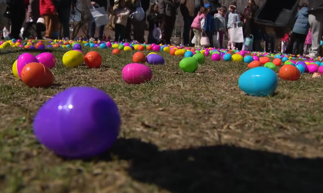 25.000 jaja, hiljade dece i spektakl u Čikagu: Najveća uskršnja potraga ikada oduševila porodice
