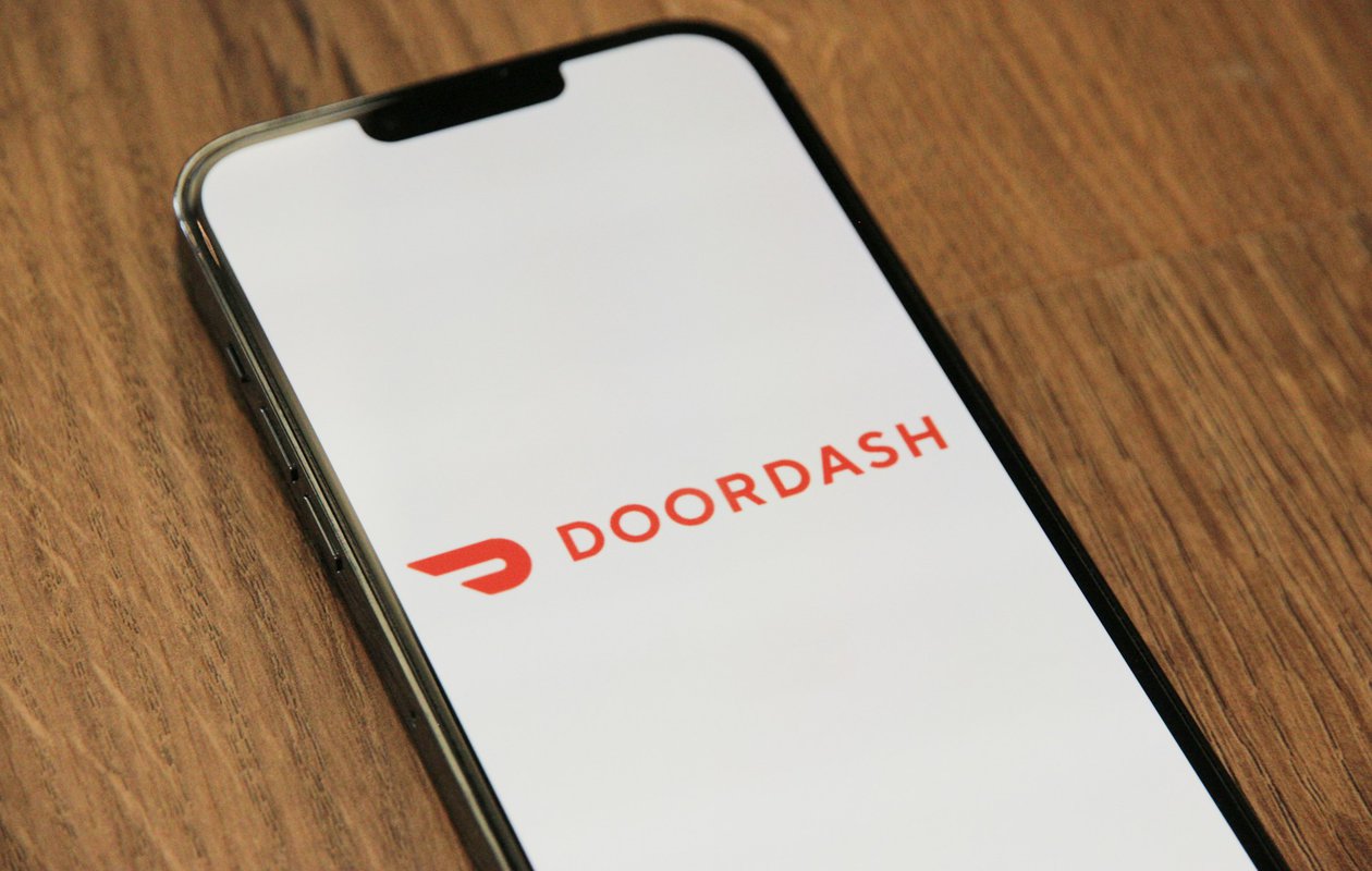 Cene goriva obaraju rekorde: DoorDash uvodi program pomoći za svoje vozače