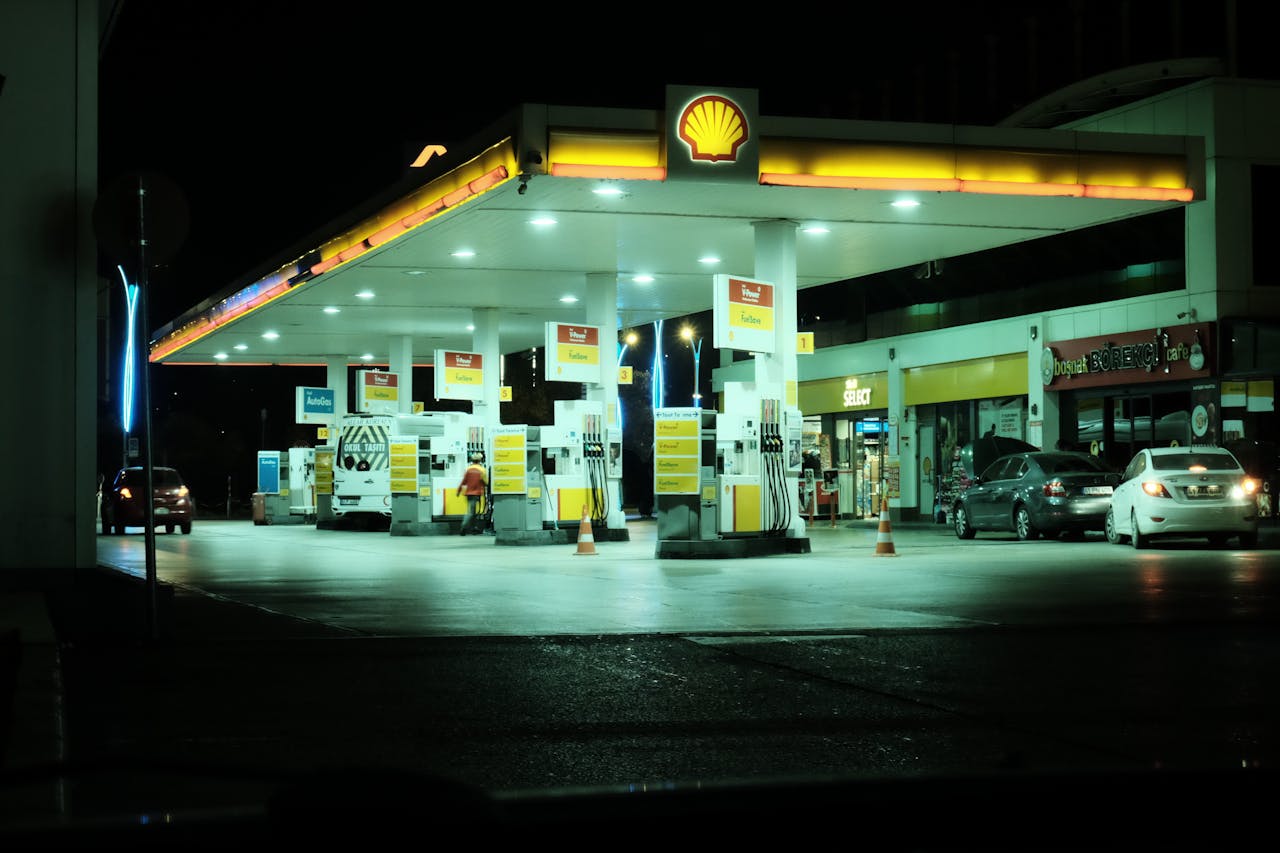 Udar na džep građana: Cene goriva u SAD skaču za $2,23