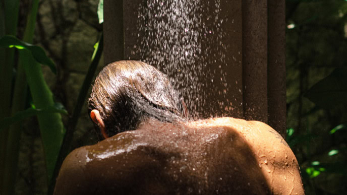 Mrak i mlaz tople vode - najbolji recept za miran san