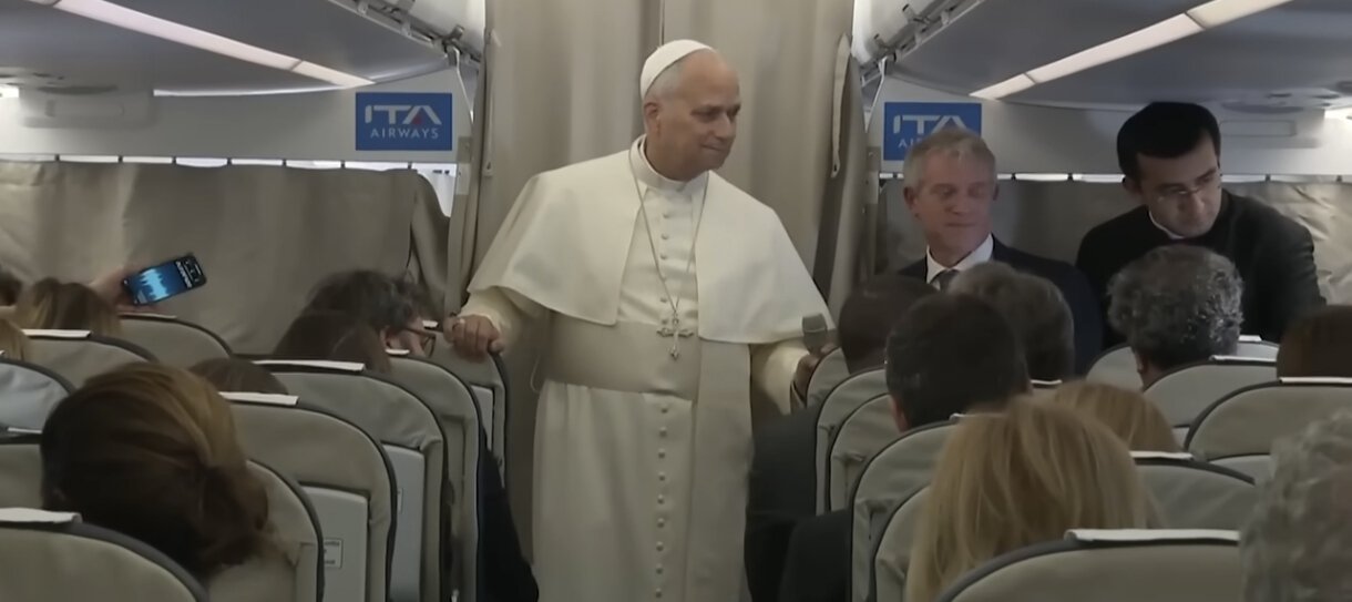 Kako je prvi američki papa ušao u političku arenu protiv Trumpa