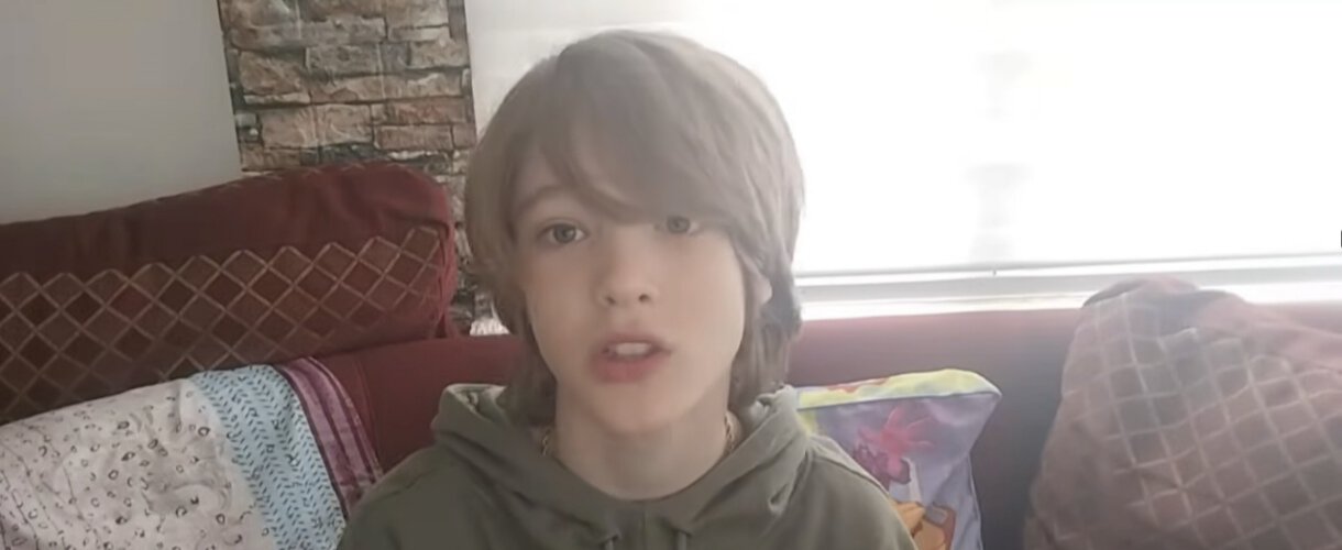 "Heklač Viktor“ zapalio mreže: Dečak iz Jagodine pravi ćilim sa 230.000 petlji