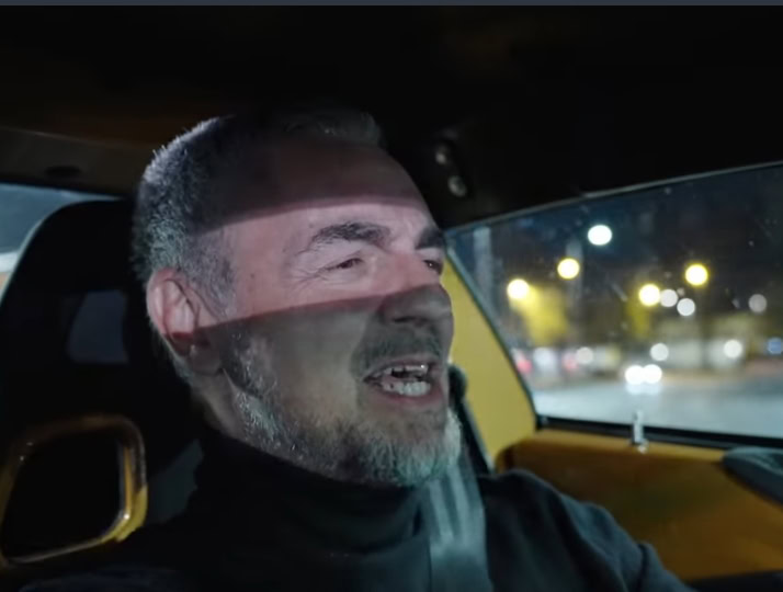 Sandi Cenov spaja muziku i brzinu u novom singlu “Kofer adrenalina” (VIDEO)