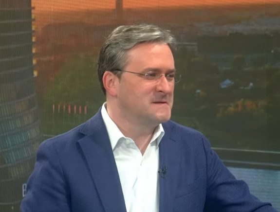 Selaković lično pomogao osnivanje Fakulteta za srpske studije, za niške profesore rekao da su "nesrećni ljudi, zalutali na univerzitet"