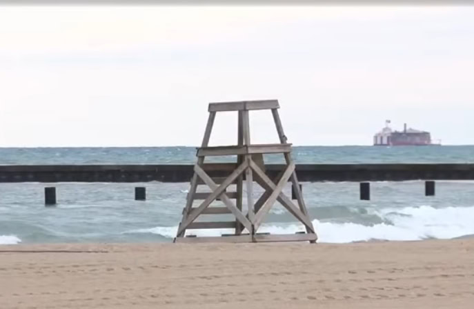 Otvaranje plaža u Čikagu: Sezona počela pod crvenim zastavama zbog opasnih talasa na jezeru Lake Michigan