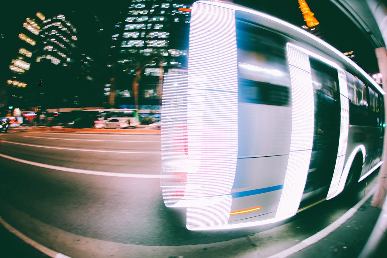 Od San Franciska do Los Anđelesa za tri sata? Kalifornija istražuje uvođenje super-brzih autobusa koji idu 225 km/h