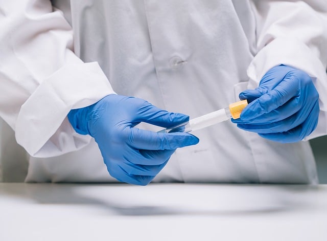 HIV kriza u Čikagu: Aktivisti tvrde da Trump-ovi rezovi guraju pacijente ka smrti