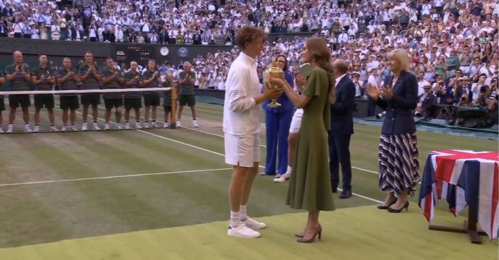 Siner ostaje na tronu: Preokret protiv Zvereva za drugi trofej na Vimbldonu