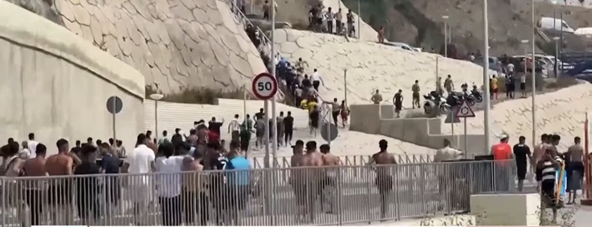 Oko 50.000 migranata preplivalo granicu između Maroka i Španije, desetine se utopile