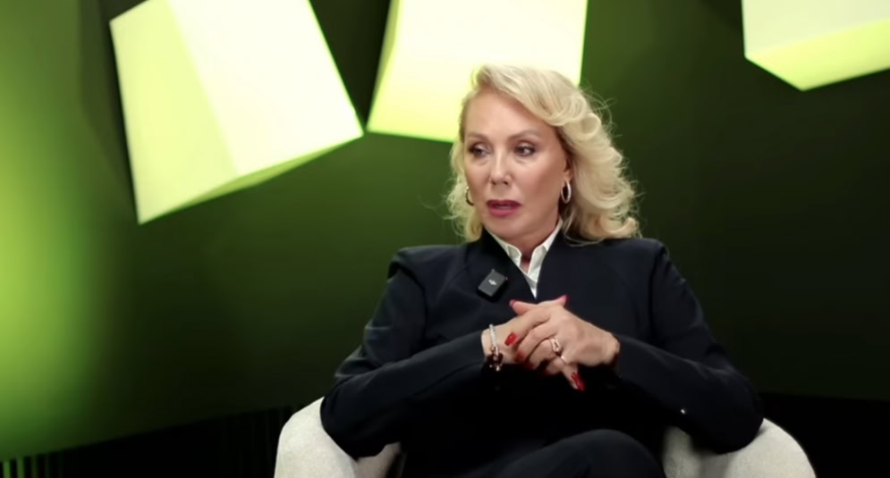 Lepa Brena pala na nastupu u Budvi: Aleksandra Prijović joj odmah pritrčala u pomoć