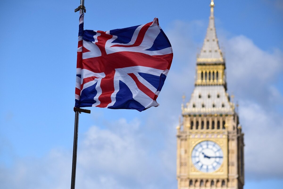 Britaniji preti recesija zbog jednog pomorskog prolaza: Ekonomija bi već 2027. mogla da krene unazad