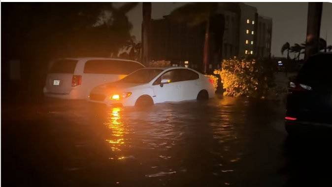 Uragan Milton pogodio Floridu, ima mrtvih! Dva miliona ljudi bez struje (VIDEO)