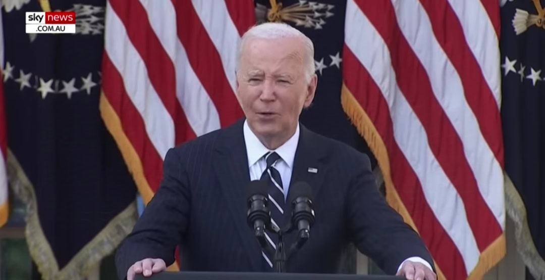 Kamala izgubila, a Biden se smeška: Svi su ovo primetili na njegovom obraćanju (VIDEO)