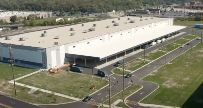 Radnici Amazon centra za isporuku u Skokiju prete štrajkom zbog uslova rada