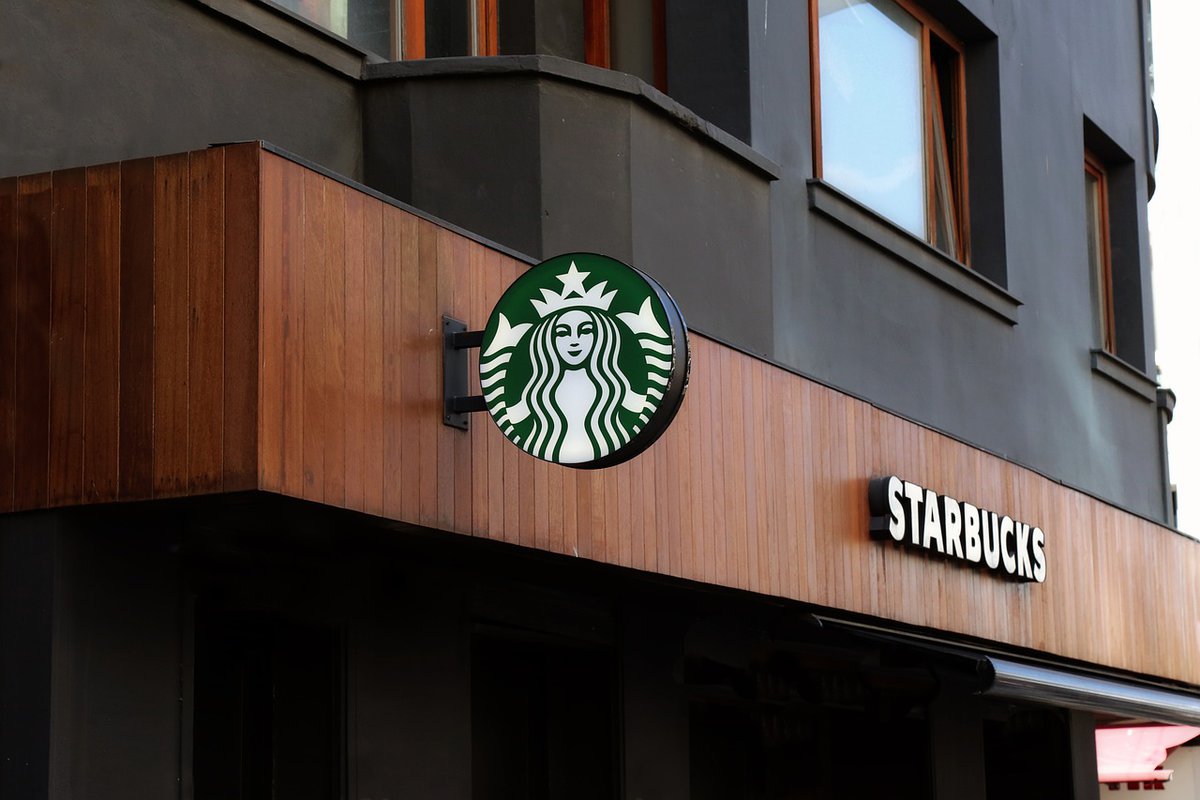 Štrajk radnika Starbucks-a uoči praznika zbog spora sa kompanijom