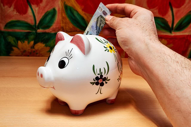 Rekordna štednja u Crnoj Gori: Građani drže više od 2 milijarde evra u bankama