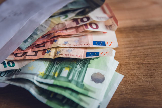 Prosečna plata u Crnoj Gori skočila na 819 evra
