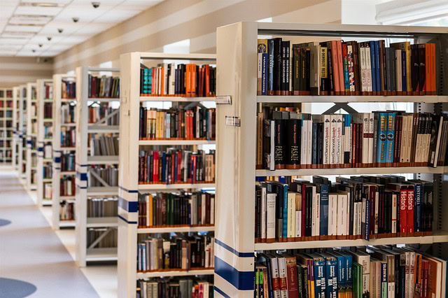 Trump ukida sredstva bibliotekama, Illinois odgovara sa $20 miliona pomoći