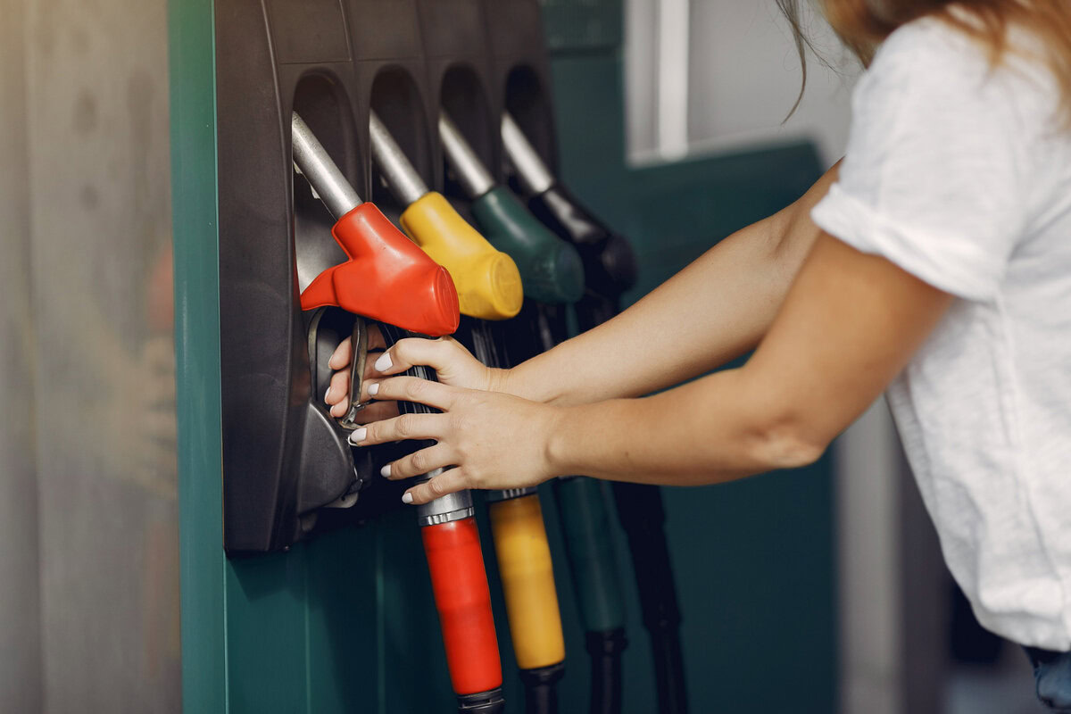 Kada će cene goriva u SAD pasti? Zvaničnici predviđaju stabilizaciju tek 2027. godine